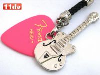 Fender 可卸式金属吉他拨片手机链（粉红色）