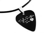 2013款 PICKLACE 钛钢金属吉他拨片项链 Taylor Swift签名（黑色） 