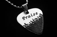 2013款 GsusMusic 钛钢金属吉他拨片项链 敬拜赞美 Praise 基督教（银色） 